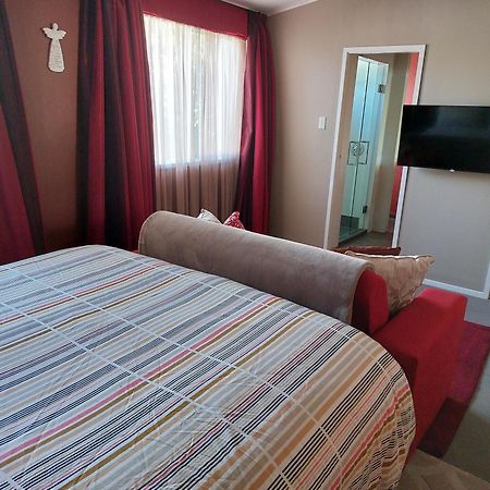 Bed And Breakfast Happy Home Taupo Accommodation 外观 照片