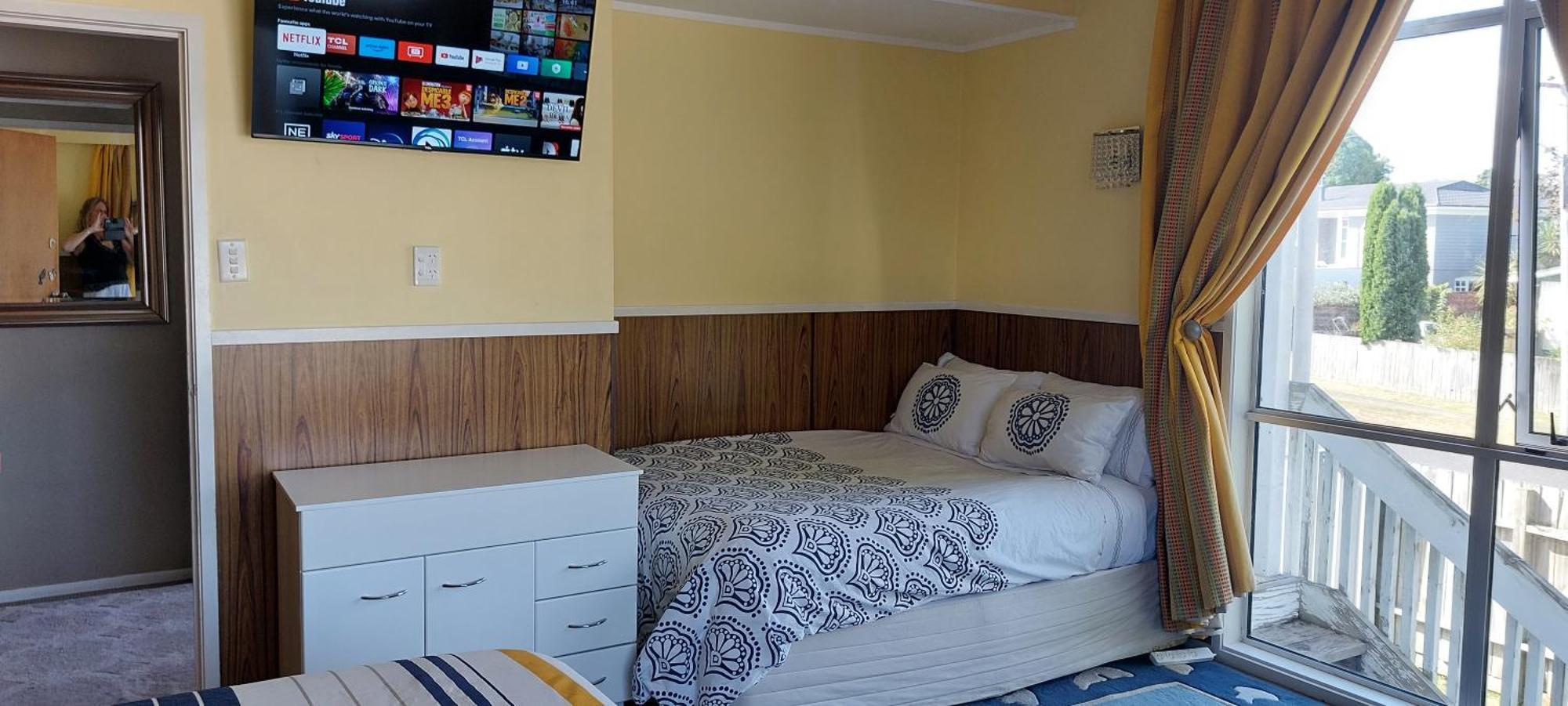 Bed And Breakfast Happy Home Taupo Accommodation 外观 照片