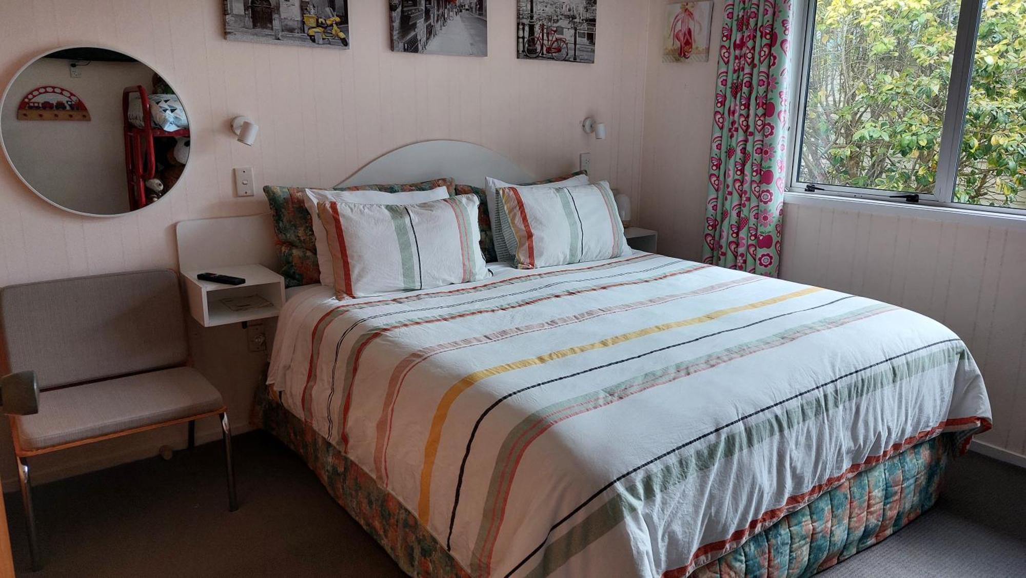 Bed And Breakfast Happy Home Taupo Accommodation 外观 照片