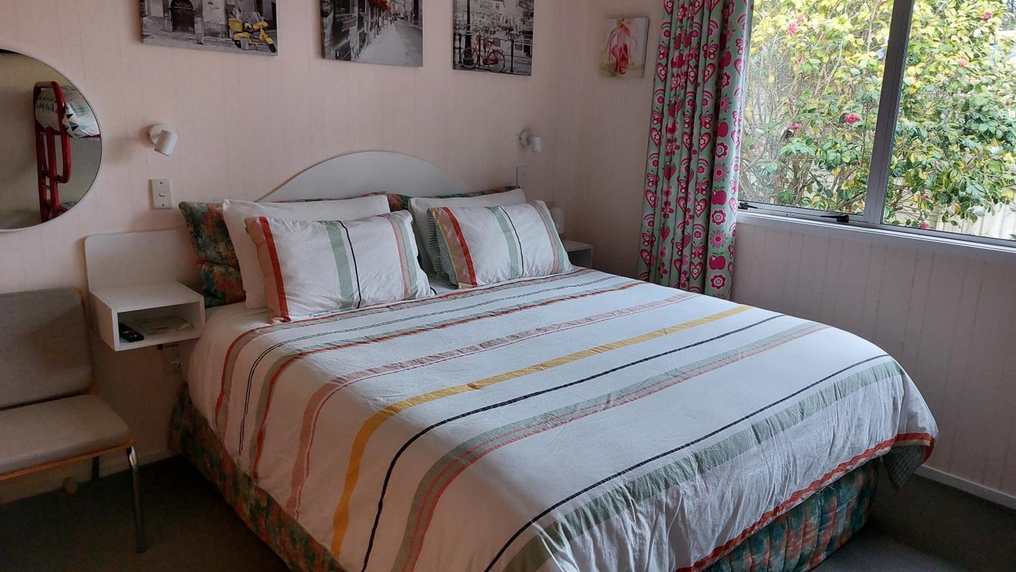 Bed And Breakfast Happy Home Taupo Accommodation 外观 照片