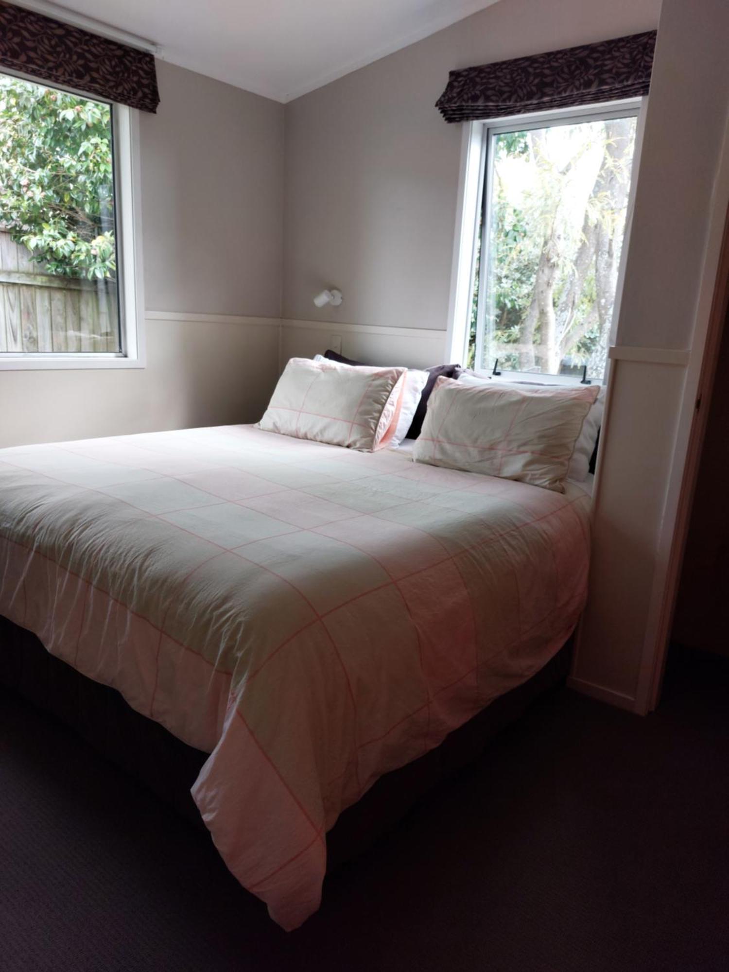 Bed And Breakfast Happy Home Taupo Accommodation 外观 照片