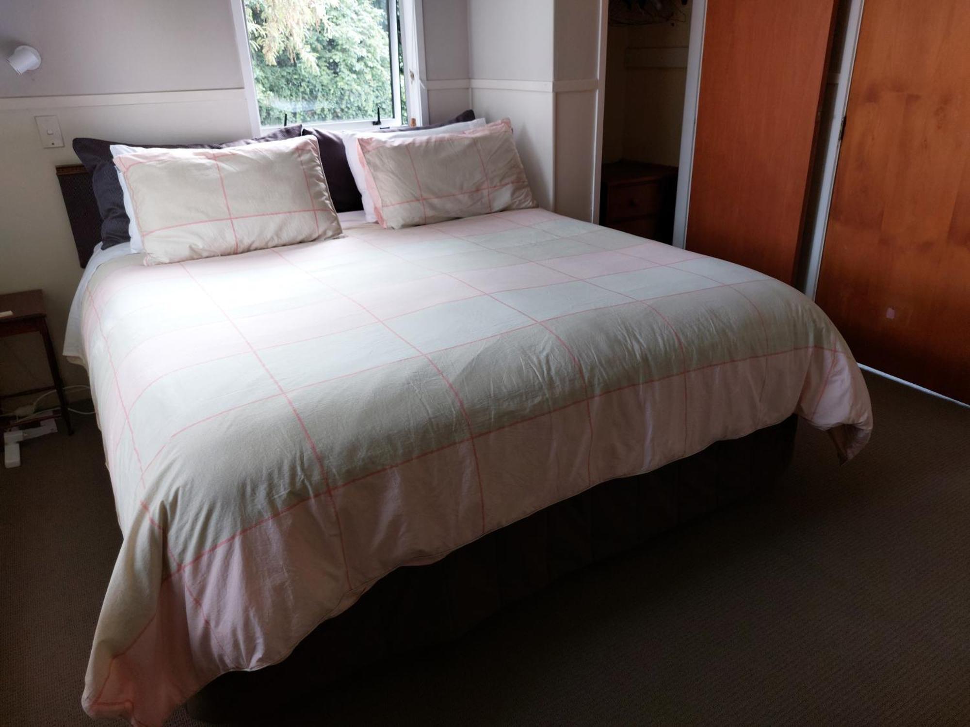 Bed And Breakfast Happy Home Taupo Accommodation 外观 照片