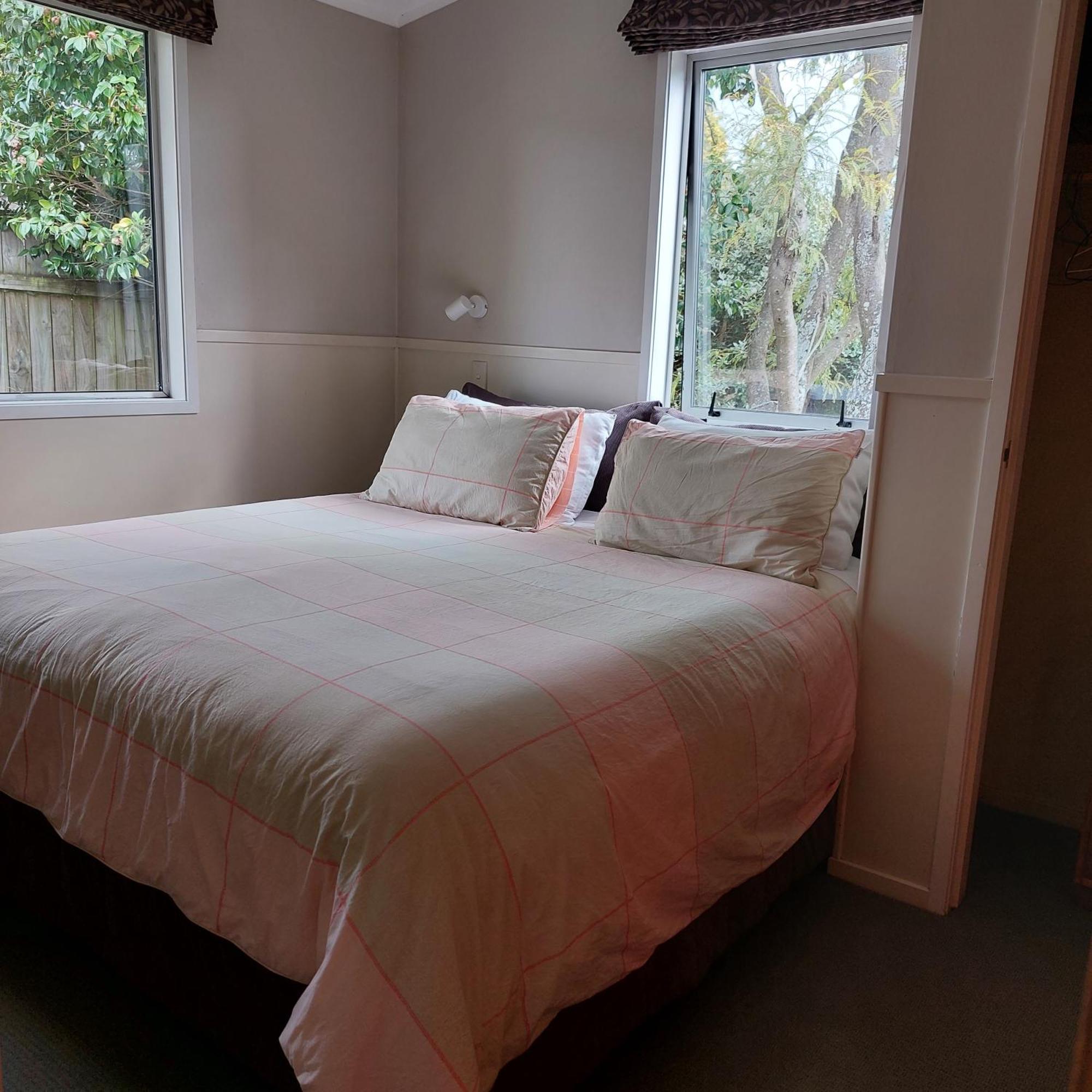 Bed And Breakfast Happy Home Taupo Accommodation 外观 照片