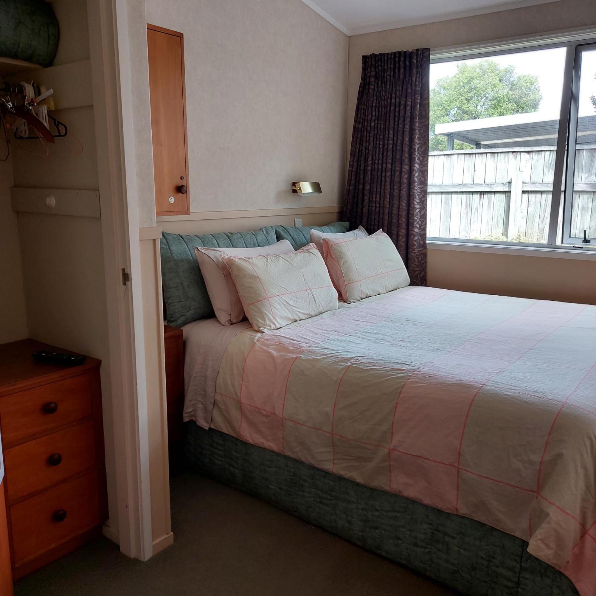 Bed And Breakfast Happy Home Taupo Accommodation 外观 照片