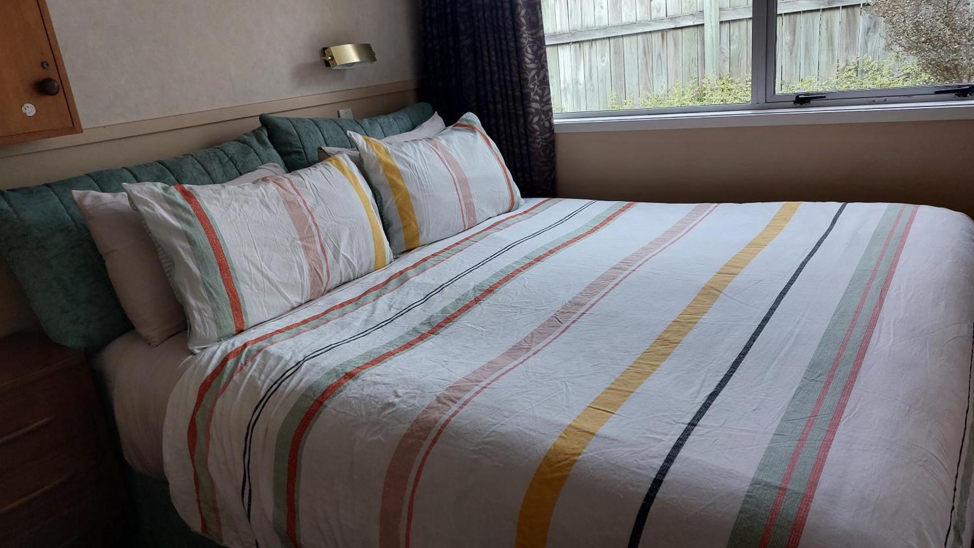 Bed And Breakfast Happy Home Taupo Accommodation 外观 照片