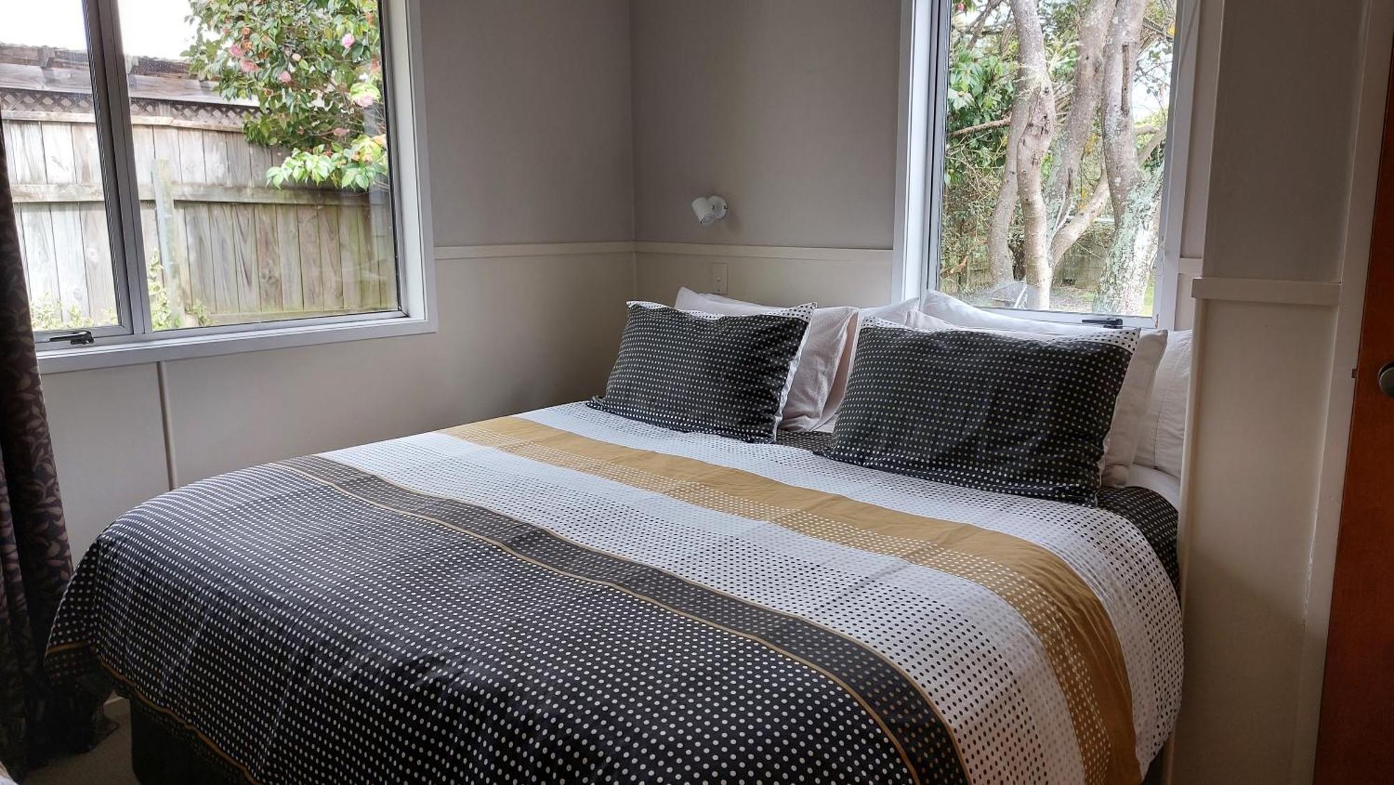 Bed And Breakfast Happy Home Taupo Accommodation 外观 照片