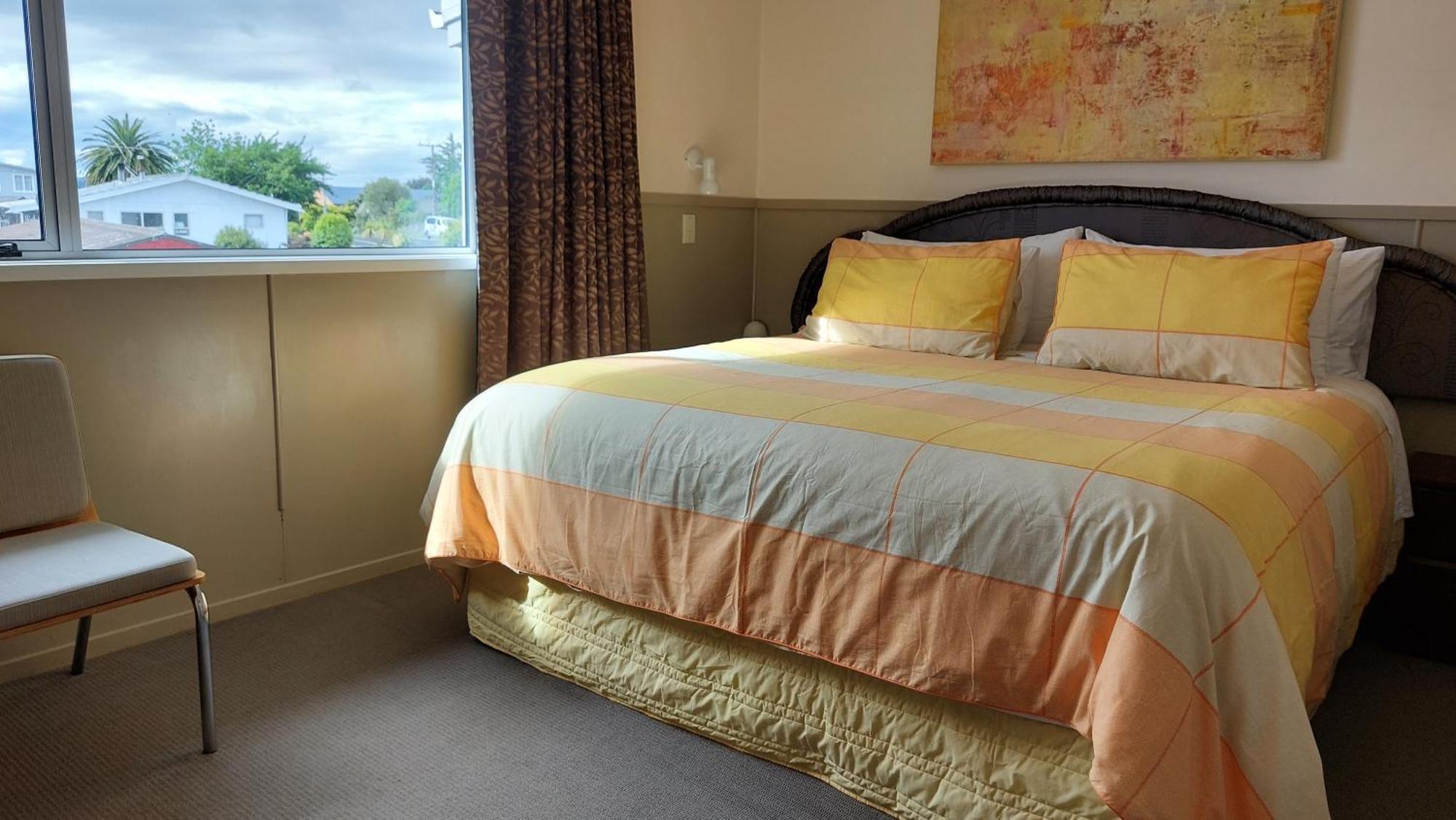 Bed And Breakfast Happy Home Taupo Accommodation 外观 照片