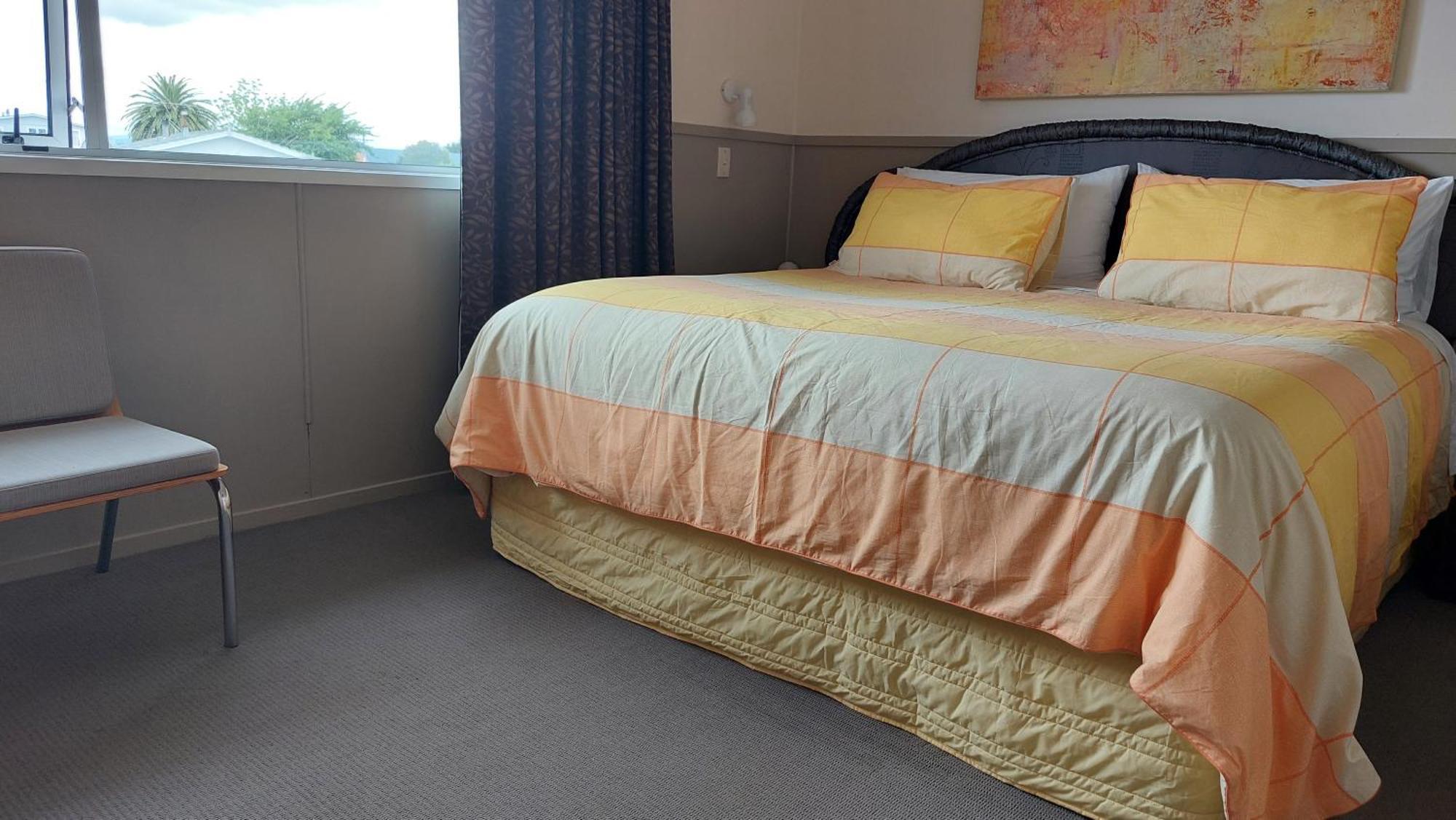 Bed And Breakfast Happy Home Taupo Accommodation 外观 照片