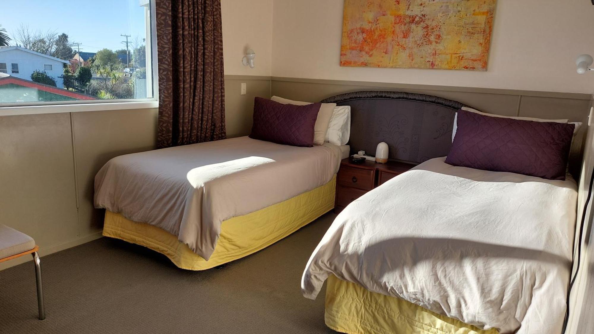 Bed And Breakfast Happy Home Taupo Accommodation 外观 照片