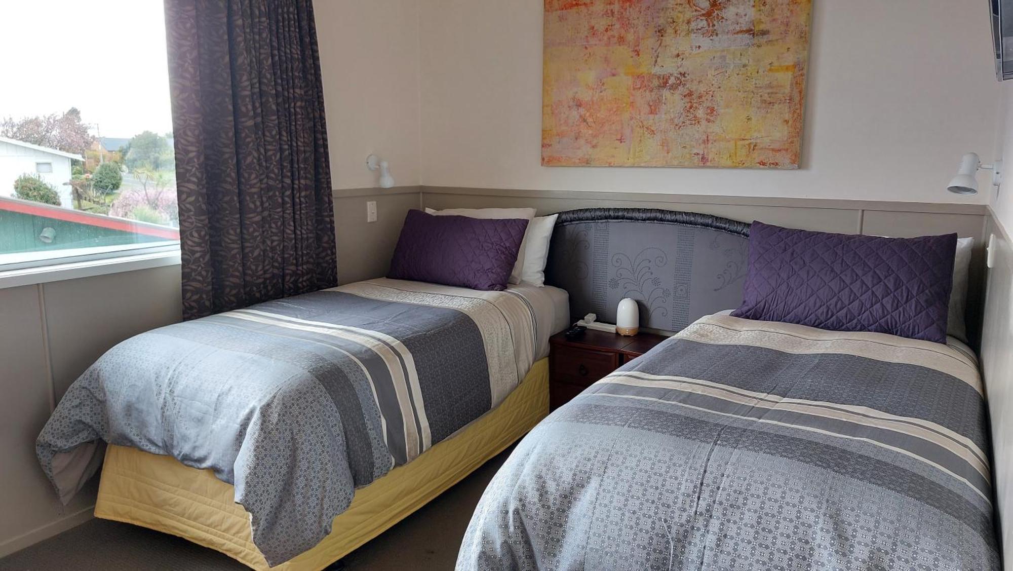 Bed And Breakfast Happy Home Taupo Accommodation 外观 照片