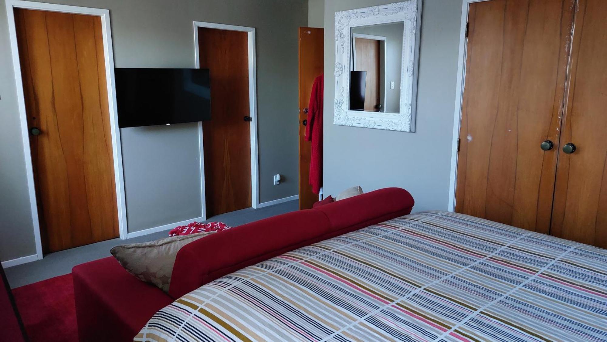 Bed And Breakfast Happy Home Taupo Accommodation 外观 照片