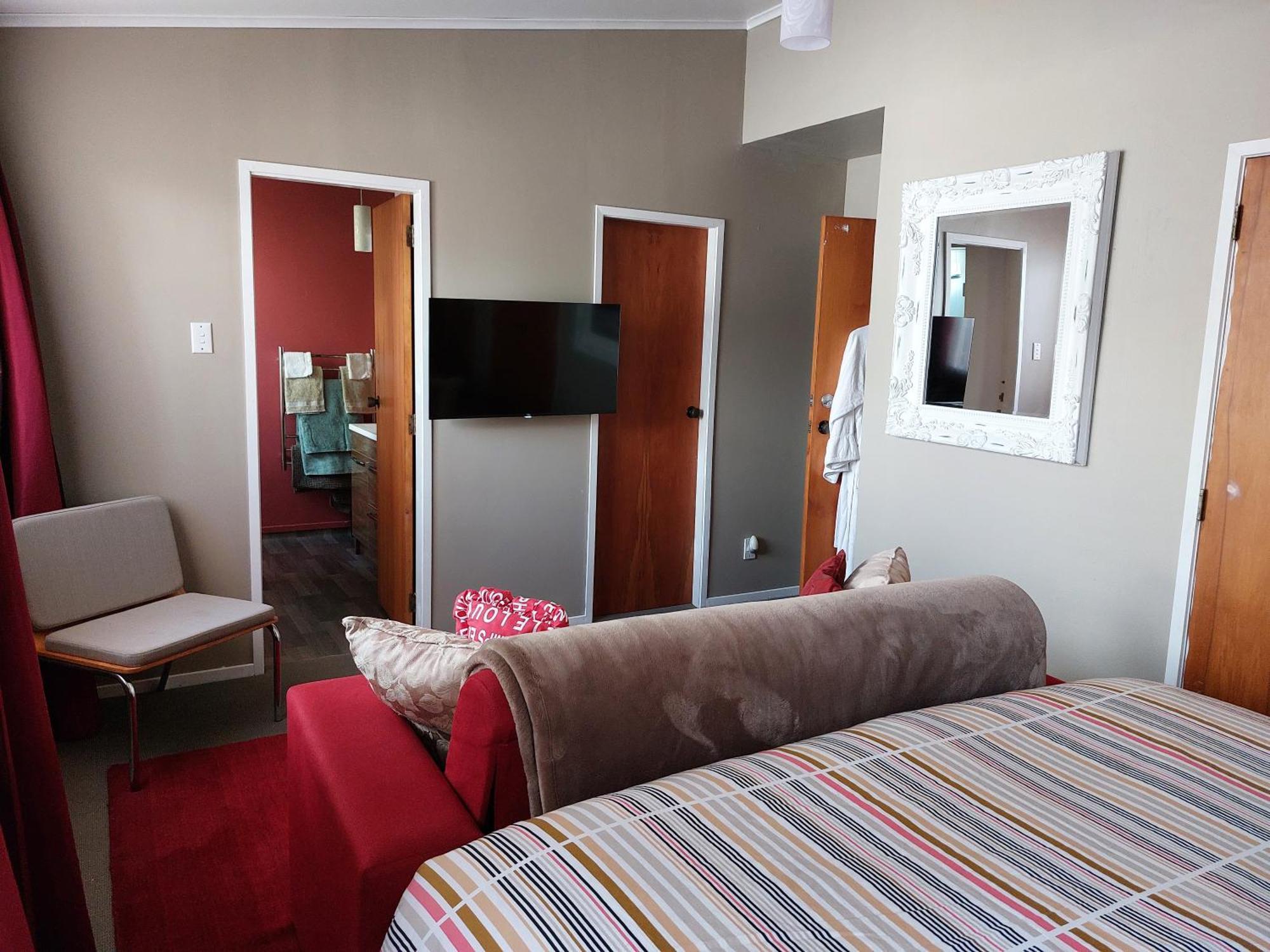Bed And Breakfast Happy Home Taupo Accommodation 外观 照片