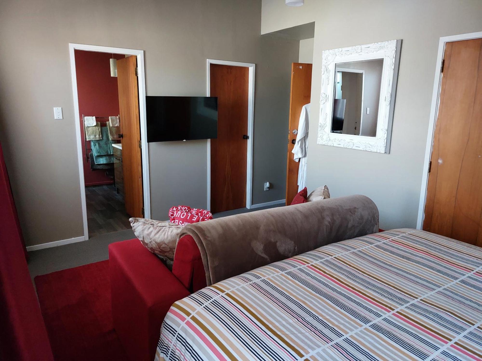 Bed And Breakfast Happy Home Taupo Accommodation 外观 照片