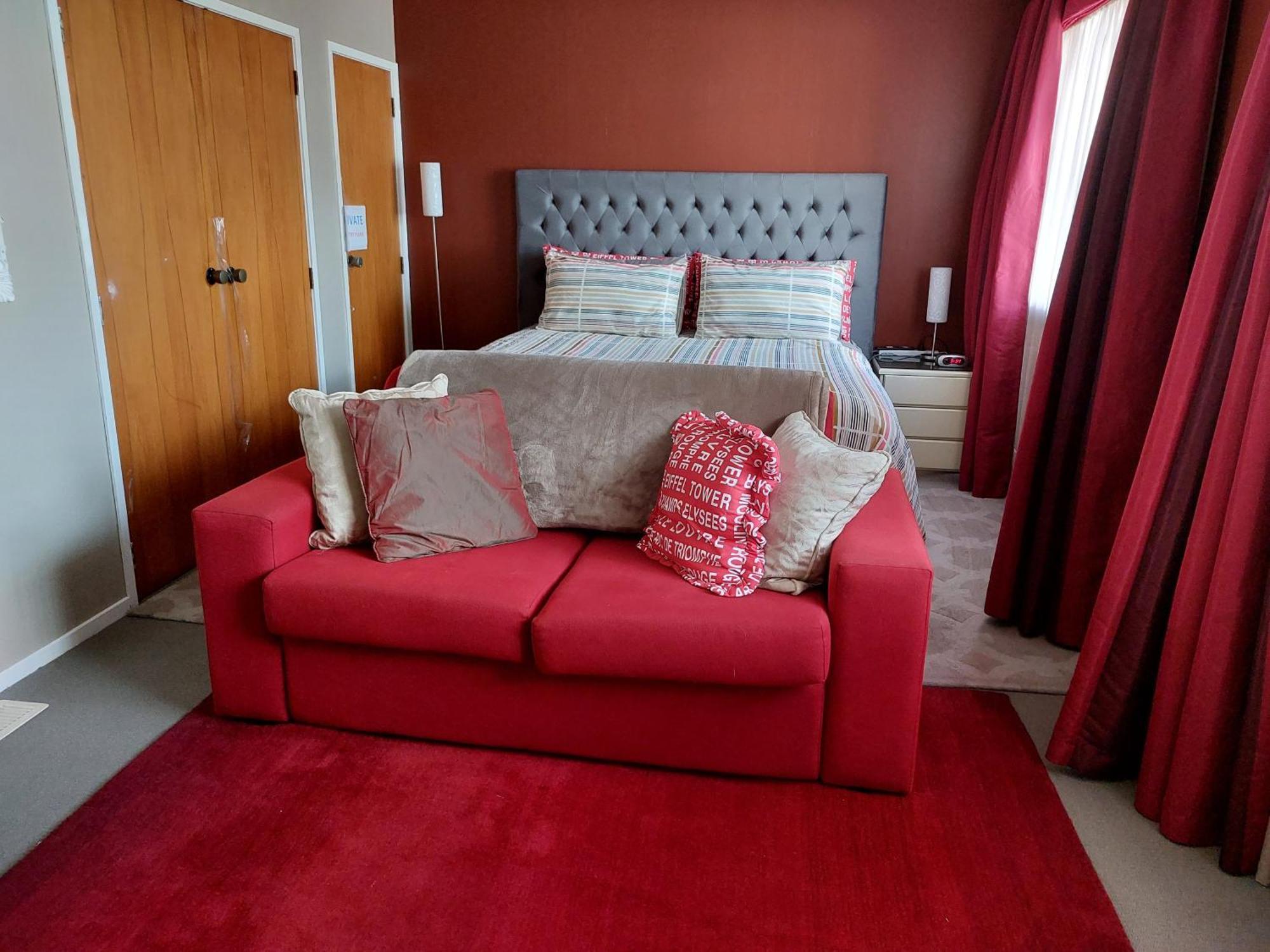 Bed And Breakfast Happy Home Taupo Accommodation 外观 照片